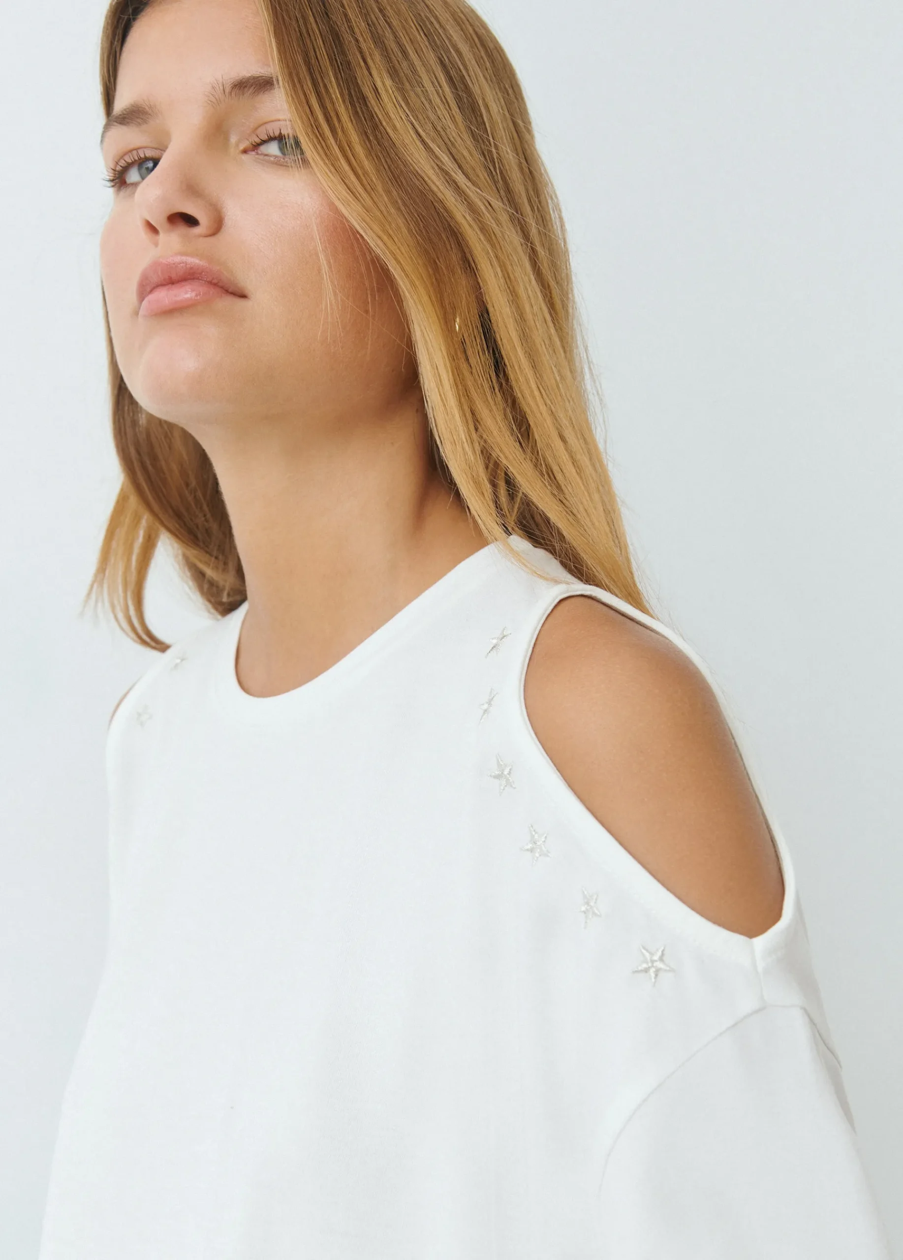Brownie Camisetas Y Tops*Camiseta cut-out bordado estrellas