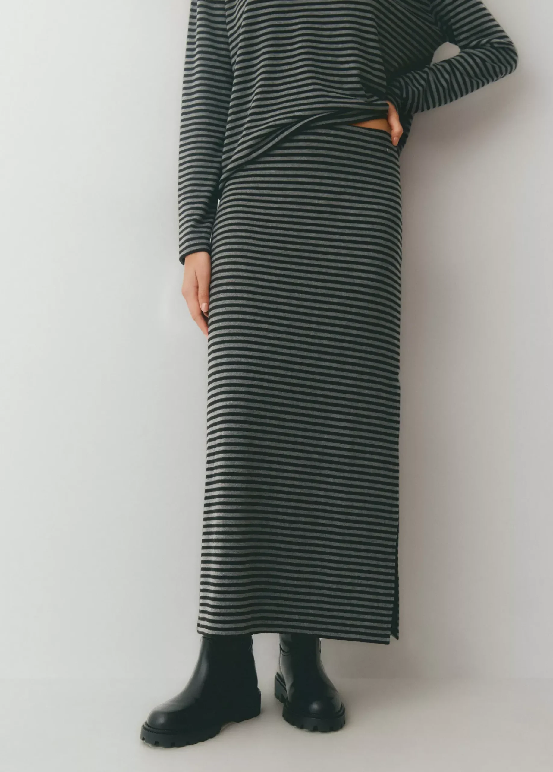 Brownie Faldas|Total Look*Falda midi raya tejida bicolor Negro