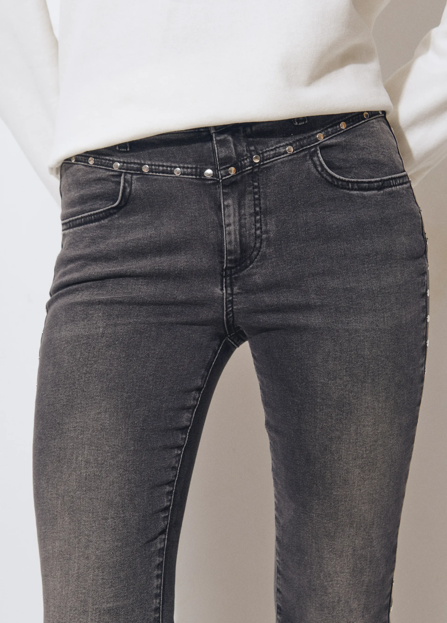Brownie Jeans*Jeans flare cropped tachas Negro